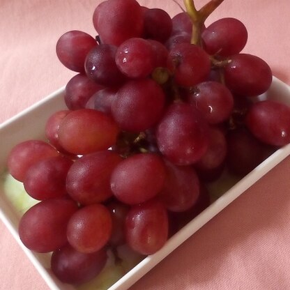 頂きものの葡萄、いっぺんに食べれないので冷凍にしようと思います♪レシピありがとうございました（*'‐'*)